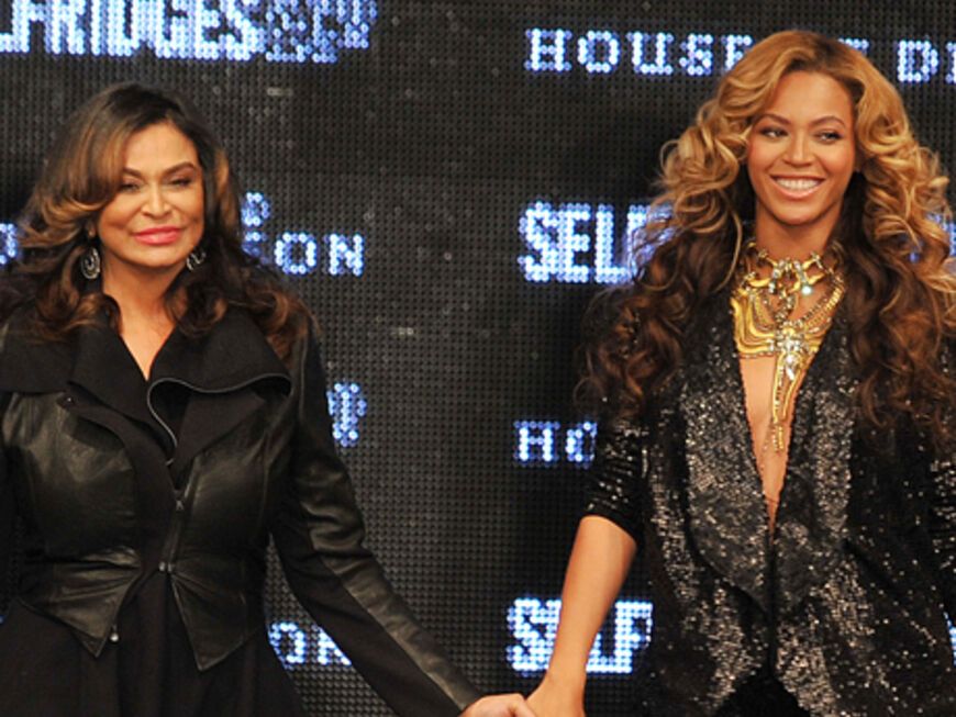 Hand in Hand: Beyoncé und ihre Mutter Tina Knowlesï»¿ präsentierten ihre gemeinsame Kollektion House of Dereon