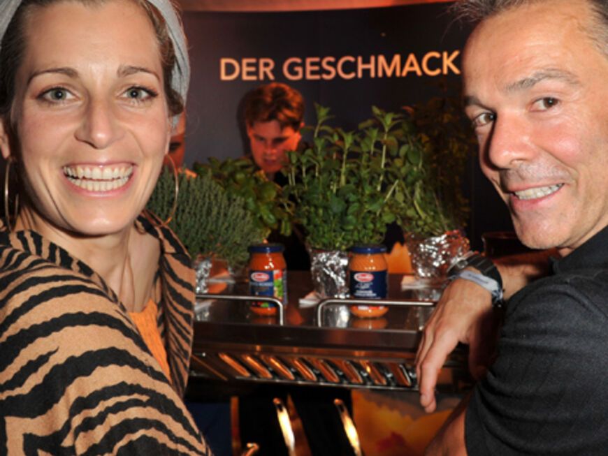 Tina Bordihn und Hannes Jaenicke machten es sich an der Bar gemütlich