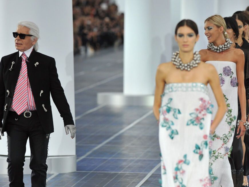 Wenn der Modezar lädt, kommen sie alle: Karl Lagerfeld lässt sich von seinen Gästen feiern
