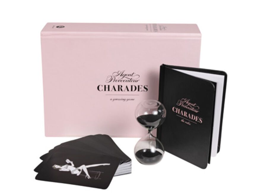 Soo süß: Charade in sexy Geschenkverpackung, über <a title="http://www.agentprovocateur.com/accessories/view-all/info/charades-game" href="http://www.agentprovocateur.com/accessories/view-all/info/charades-game" target="_blank">agentprovocateur.com</a>, ca. 40 Euro
