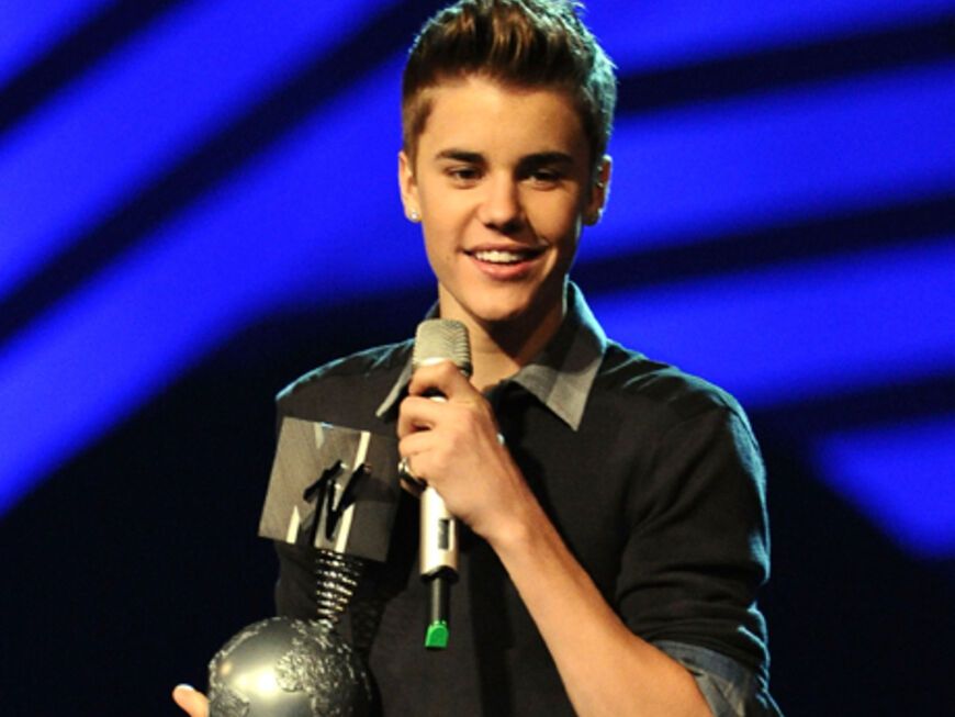 Teenieschwarm Justin Bieber nahm Preise mit nach Hause und räumte gleich mal die Gerüchte um eine mögliche Vaterschaft aus dem Weg