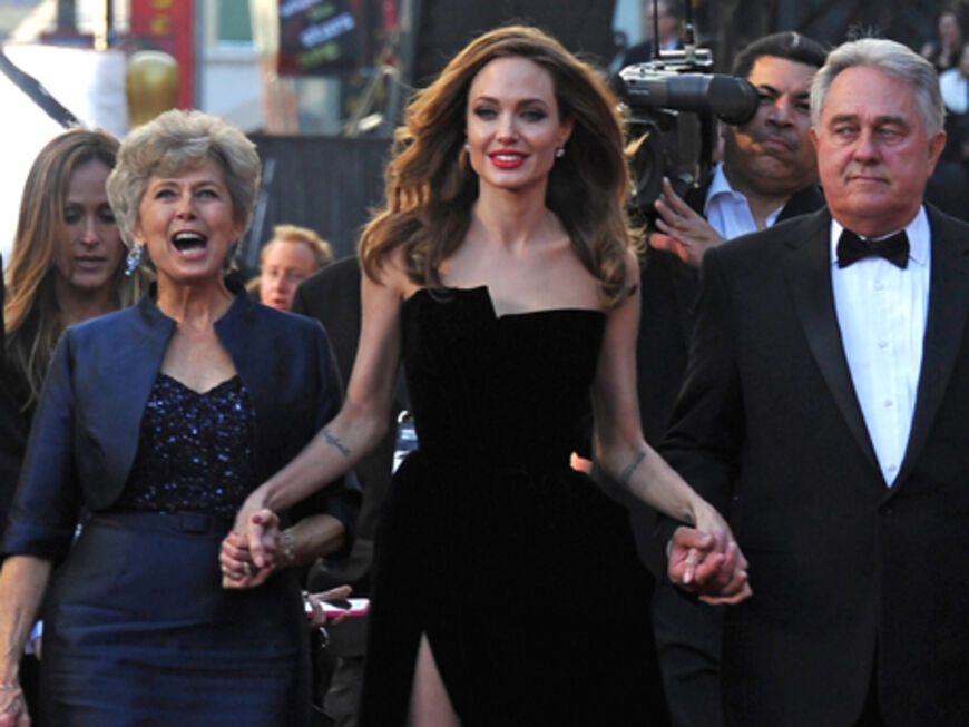 Die Schauspielerin kam gemeinsam mit Brads Eltern zu den Oscars