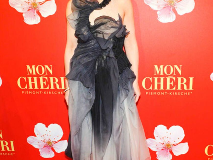 Eine tolle Schauspielerin in einem gruseligen Kleid: Juliette Binoche