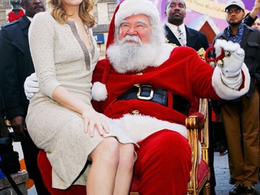 Sängerin LeAnn Rimes gibt bei Santa Claus ihre Wunschliste auf. Was da wohl draufsteht?