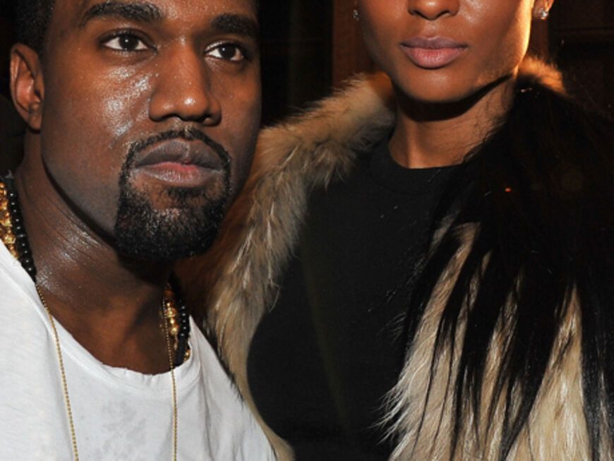 Rapper Kanye West präsentierte in Paris seine erste eigene Kollektion. Zur Show kamen Promis wie Sängerin Ciara ...