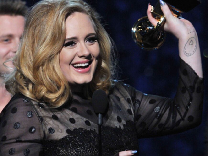 Adele freute sich über Auszeichnungen in folgenden Kategorien: Album of the Year ("21"), Record of the Year ("Rolling in the  Deepâ), Song of the Year ("Rolling in the Deepâ), Best Pop Solo  Performance ("Someone Like Youâ), Best Pop Vocal Album ("21"), und Best Short Form Music Video ("Rolling in the Deepâ)
