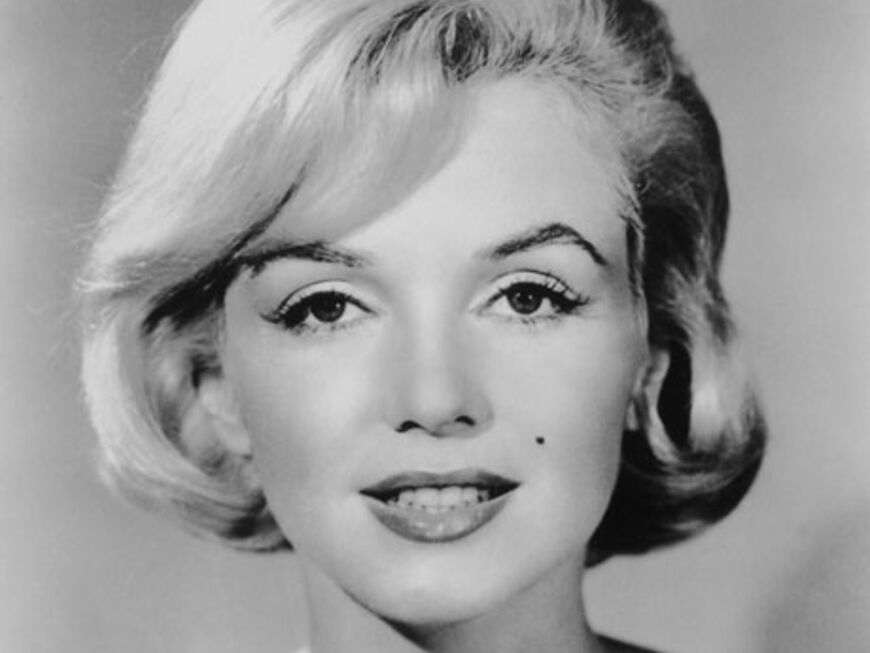 Die schöne Marilyn ist bis heute das Sinnbild der 50er Jahre. Ihre unverkennbaren Markenzeichen sind die platinblonden Haare und ihr Schönheitsfleck über der Oberlippe.