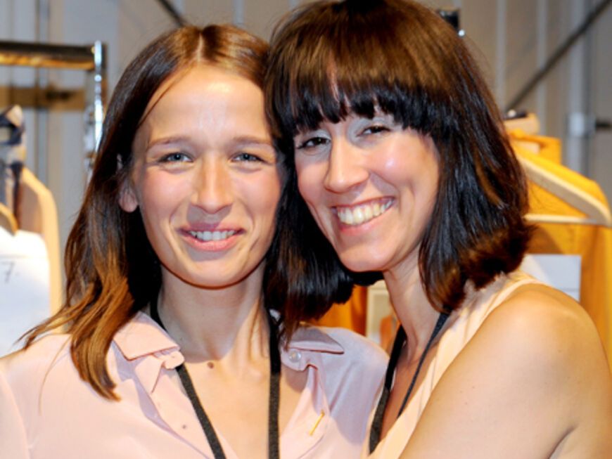 Hatten allen Grund zur Freude: Die beiden Designerinnen Christine Pluess und Livia Ximénez Carillo von Mongrels inCommon lieferten wieder einmal eine tolle Kollektion ab