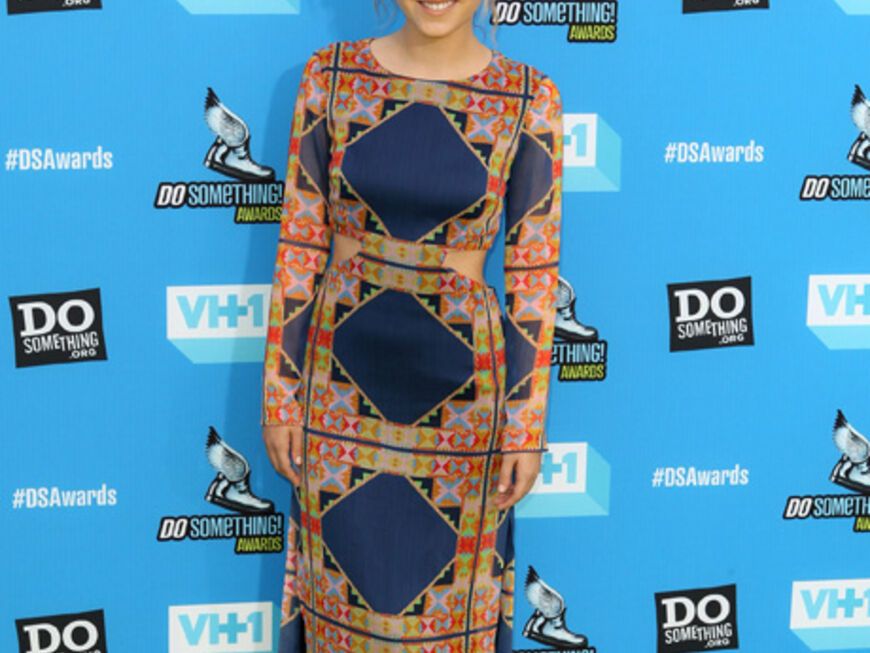 US-Schauspielerin Taylor Spreitler in einem bodenlangen Kleid