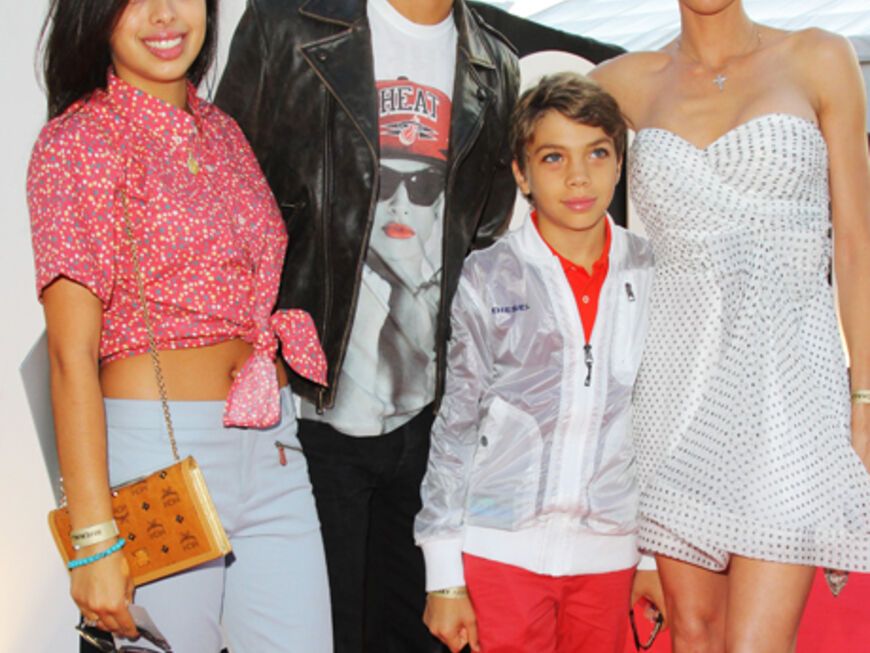 Ein Bild fürs Familienalbum: Rafaela und ihr Freund Noah Becker, Elias und Lilly Becker