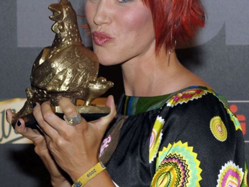 Die Biathletin Kati Wilhelm freute sich sehr über ihre goldene Henne