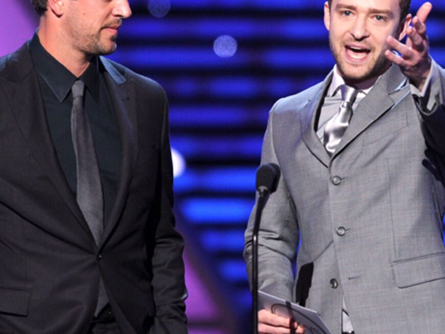 Staraufgebot bei den diesjährigen ESPY Awards in Los Angeles! Justin Timberlake führte durch die Show, Ryan Reynolds vergab eine Trophäe, Dirk Nowitziki wurde ausgezeichnet, Justin Bieber & Selina Gomez turtelten in der ersten Reihe. Wer sonst noch da war? Das verrät OK!