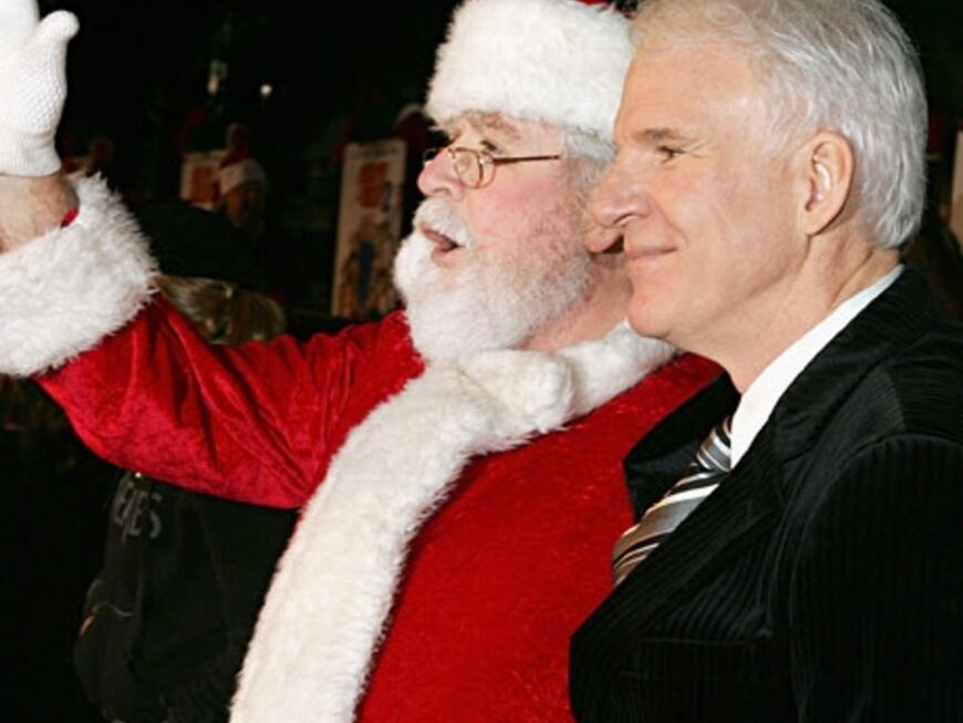 Himmlisches Duo: Schauspieler Steve Martin mit dem Weihnachtsmann
