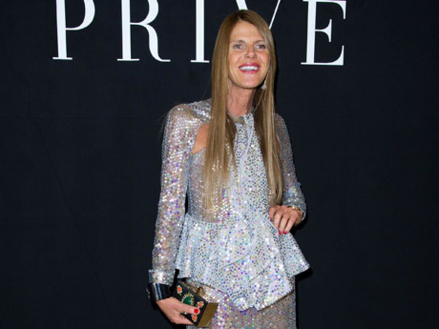 Stylistin Anna Dello Russo hat den Trend natürlich schon längst entdeckt und trägt ein Kleid mit Pailletten und Schößchen von Givenchy