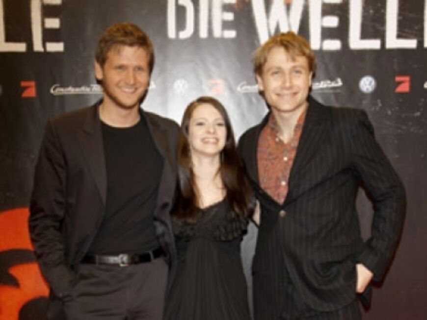 Filmliebe: Beim Dreh zu „Die Welle" haben sich Regisseur Dennis Gansel (links) und Schauspielerin Jennifer Ulrichverliebt. Kollege Max Riemelt gab sein Einverständnis