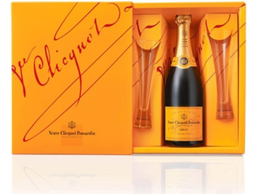 Zum Anstoßen: Kommt die GeschenkBox von Veuve Cliquot mit zwei Gläsern. 0,75l, ca. 49,95 Euro