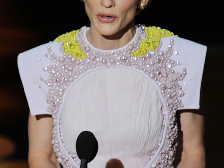 Cate Blanchett sorgte mit ihrem ausgefallenen Perlen-Kleid von Givenchy für reichlich Gesprächsstoff