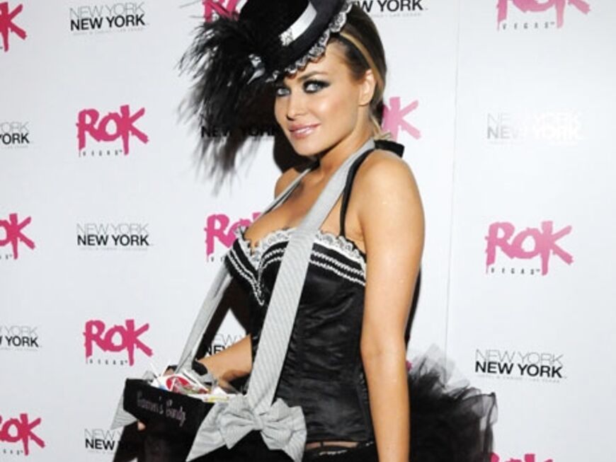 Carmen Electra zu Gast bei einer Halloween-Veranstaltung in Las Vegas. Mit diesem Outfit zieht sie alle Blicke auf sich