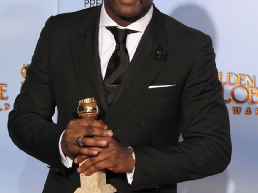 Idris Elba durfte seine Trophäe mit nehmen für die Rolle in "Luther" (Bester Schauspieler in einer Miniserie oder einem TV-Film)