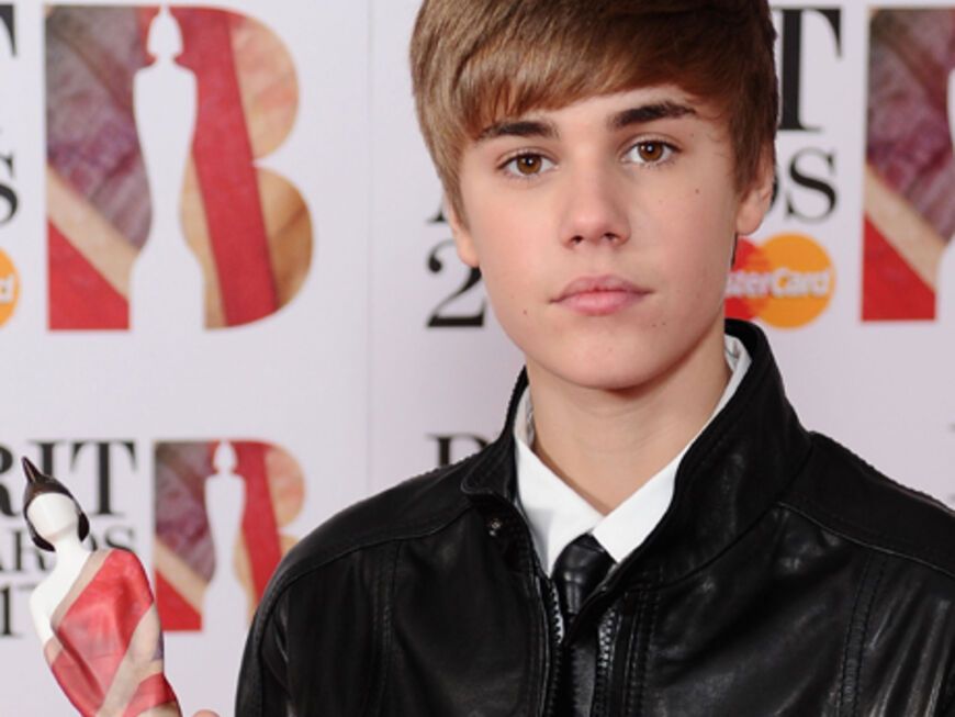 Der Award scheint Justin Bieber über seine Pleite bei den Grammys nicht wirklich zu trösten ...