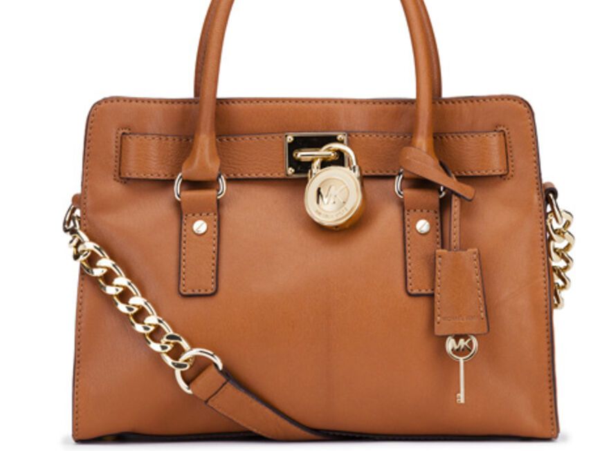 Mit dieser Handtasche outet man sich als absolute Fashionista. Von Michael über michaelkors.com, ca 280 Euro