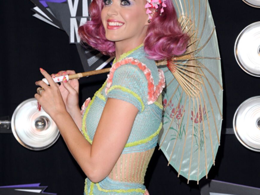 Pretty in Pink: Nach einer mehrgängien Färbe-Tortur trägt Katy Perry ihre Haare jetzt in knalligem pink