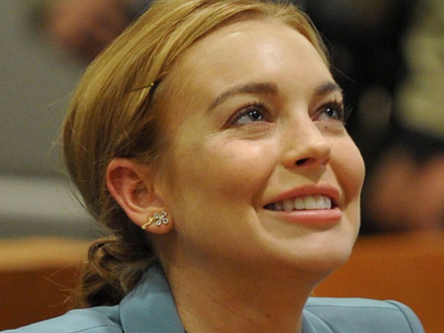 Mit einem breiten Grinsen bedankte sich Lindsay Lohan bei der Richterin. Gehören ihre kriminellen Zeiten nun wirklich der Vergangenheit an?