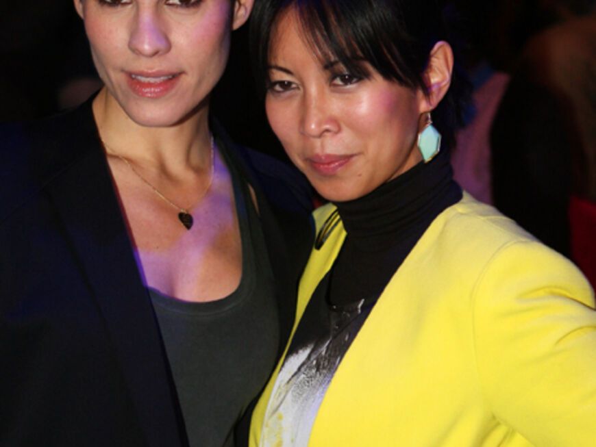 Auf der Fashion Week gibt es sicherlich viel zu Tratschen: Minh-Khai Phan-Thi und Jasmin Gerat