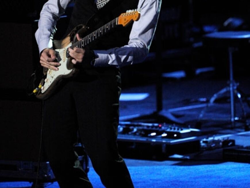 John Mayer spielt auf der Gitarre den Song "Human Nature" - ganz instrumental