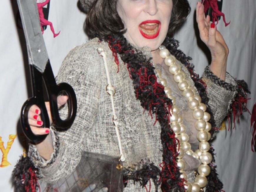 Bette Middler veranstaltete im New Yorker Waldorf Astoria den "Hulaween Ball". Sie selbst ging als Coco Chanel
