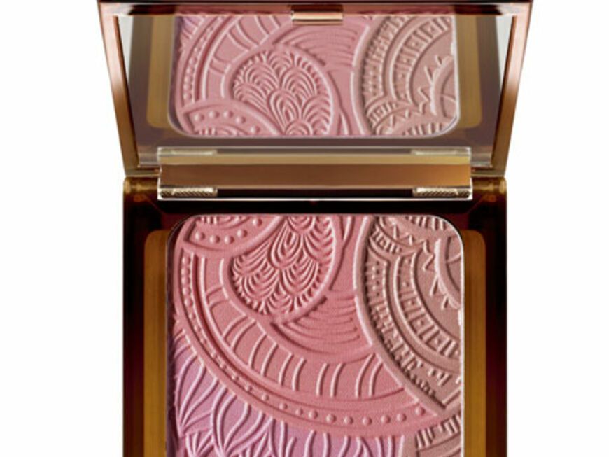 Für eine rosige Wangenfarbe verwendet das Topmodel ein Rouge. Zum Beispiel den "Bronzing Glow Blusher" von Artdeco, ca. 20 Euro
