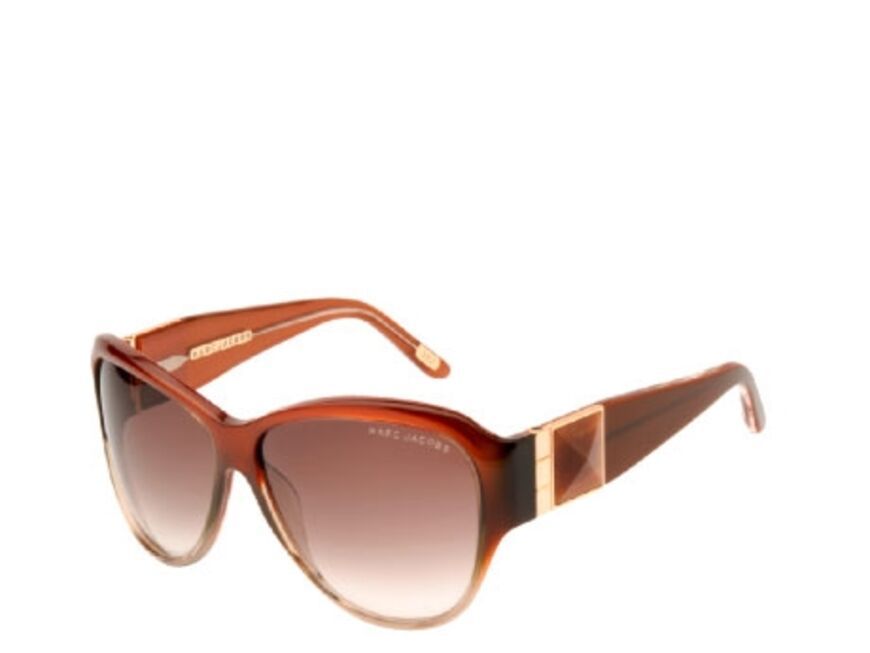 Diese Accessoires machen den Marlene-Look perfekt: Retro-Sonnenbrille von Marc Jacobs, ca. 340 Euro