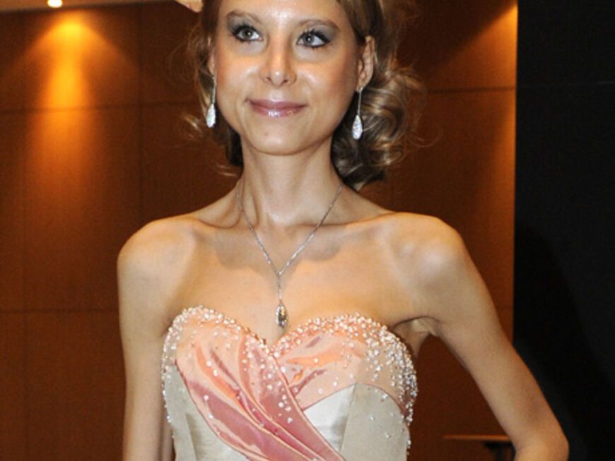 Wiener Opernball 2012: Zu ihren dürrsten Zeiten brachte Anastasia "Katzi" Sokol unter 40 Kilo auf die Waage - das rächt sich jetzt