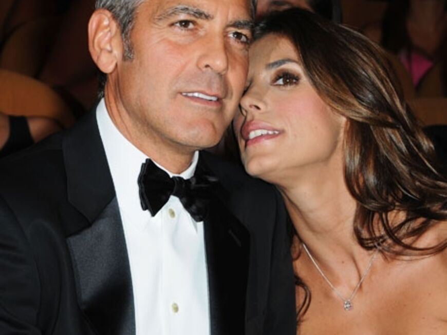 George Clooney turtelt mit Elisabetta Canalis bei der Premiere seines neuen Films "Men Who Stare at Goats"