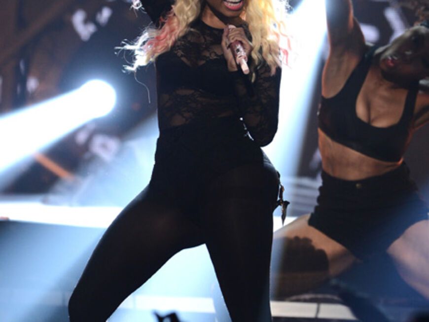 Erst rockte Sängerin Nicki Minaj die Bühne ...