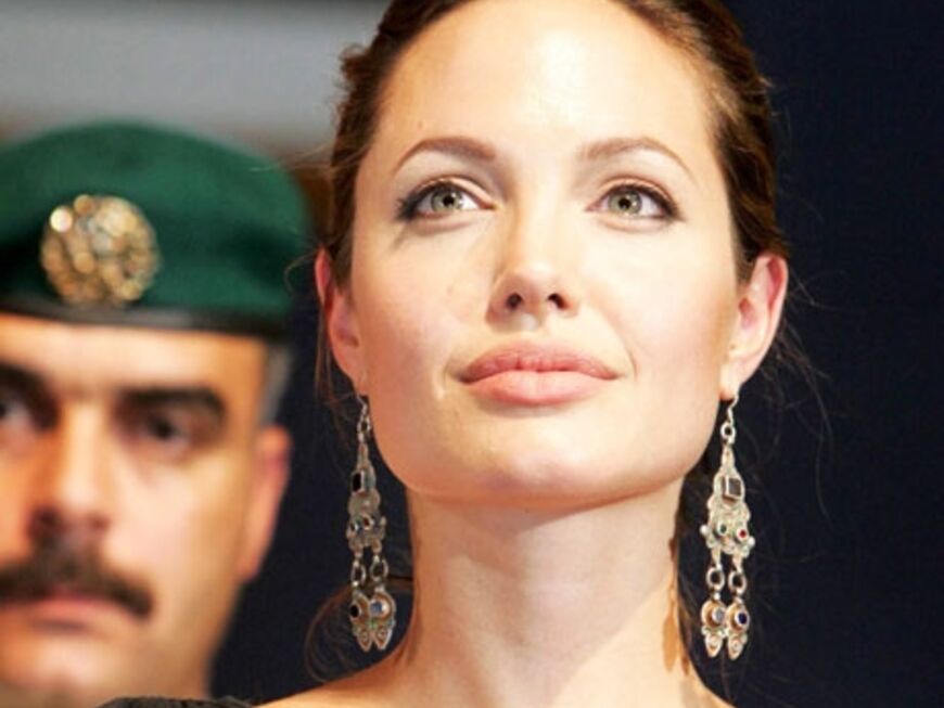 Hier nimmt Angelina bei der Eröffnungszeremonie des 24. "Arab Children Congress" in Amman in Jordanien teil