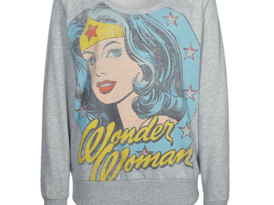 Jedes Mädchen träumt davon einmal Wonder Woman zu sein. Damit dieser Traum wahr wird, hat Only einen Pullover mit Portrait-Print produziert, ca. 40 Euro