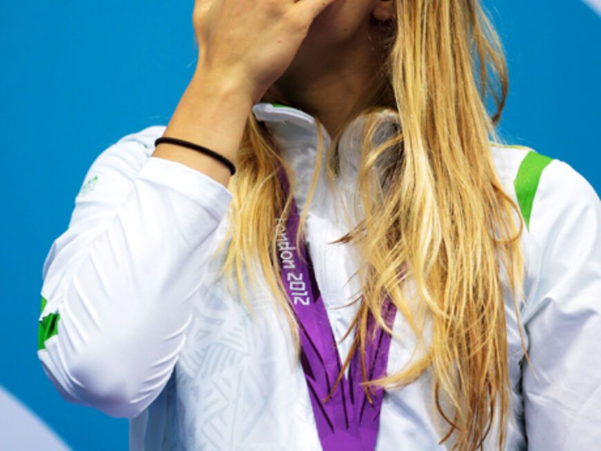 Die 15-Jährige ist zu Tränen gerührt über ihre Goldmedaille