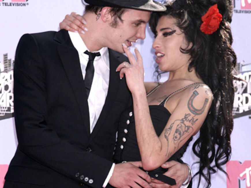 Auch Blake Fielder-Civil, der Ex der verstorbenen Soul-Diva Amy Winehouse (â 27) überlebte eine Drogen-Überdosis nur knapp, musste wochenlang ins künstliche Koma versetzt werden. Mittlerweile geht es ihm wieder besser.´ "Ich hoffe wirklich, dass ihn diese Nahtoderfahrung wachrüttelt", sagte seine Mutter´ 