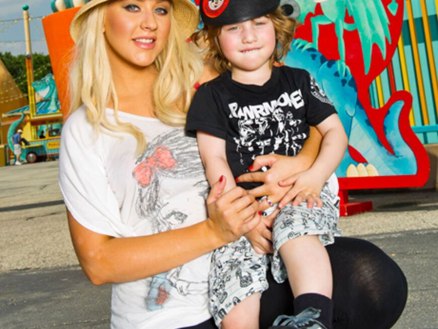 Christina Aguilera besuchte Anfang April 2011 Disneyworld in Florida mit Söhnchen Max. Der Kleine soll nicht unter der Scheidung seiner Eltern leiden
