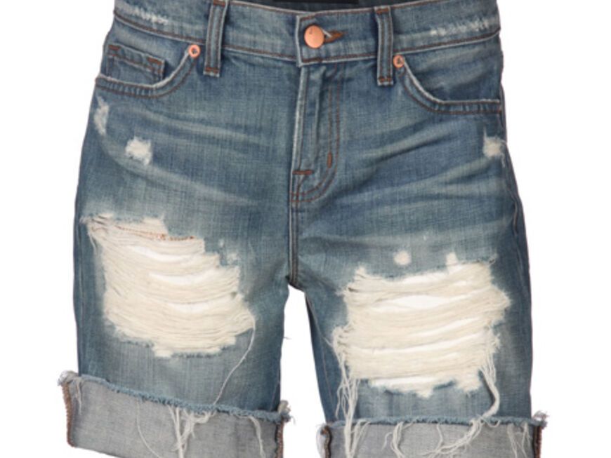 Sorgen für genügend Beinfreiheit: Shorts im Destroyed-Look von J Brand, ca. 280 Euro