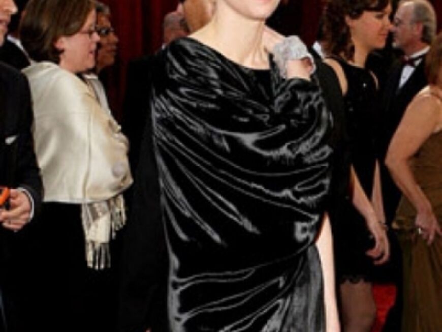 Tilda Swinton: Die Britin holte ihren Oscar in einem glänzenden Seidenkleid von Alber Elbaz für Lanvin ab