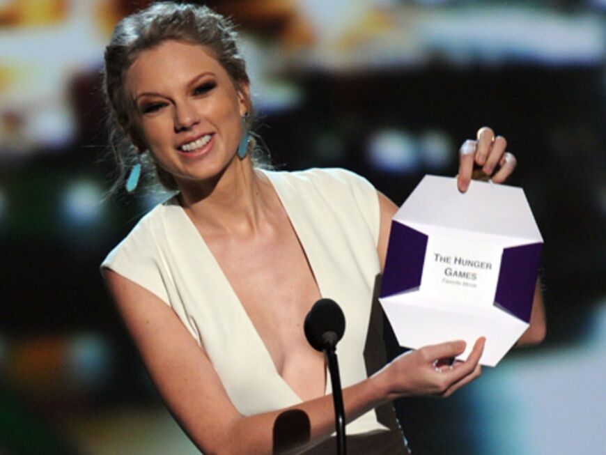 Einen Award davon durfte Sängerin Taylor Swift an die Crew übergeben