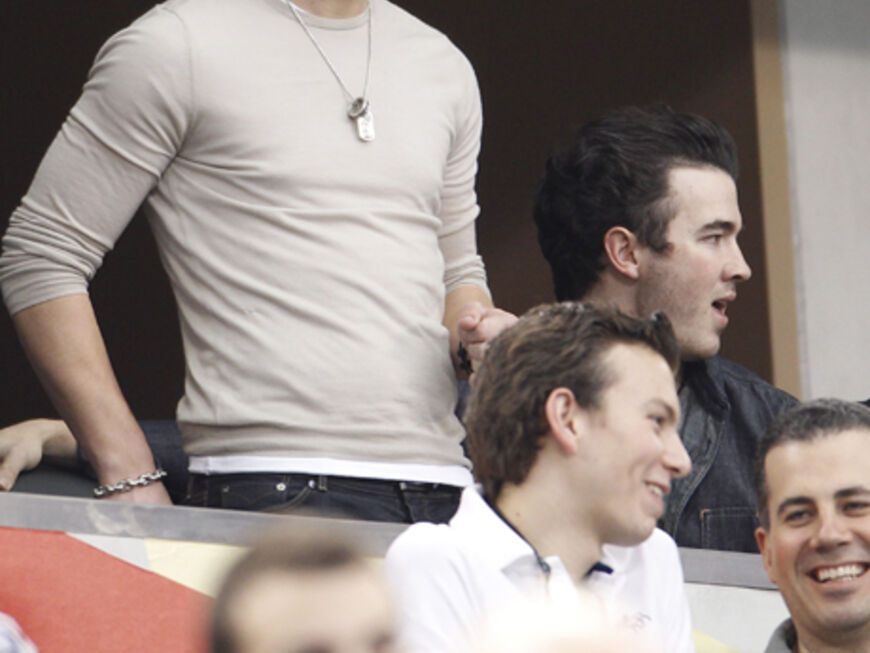 Auch Footballbegeistert zeigten sich die "Jonas Brothers"