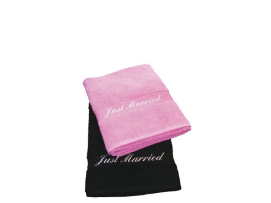 Das perfekte Hochzeitsgeschenk: Handtücher über lovelystuff.de, 
je ca. 30 Euro