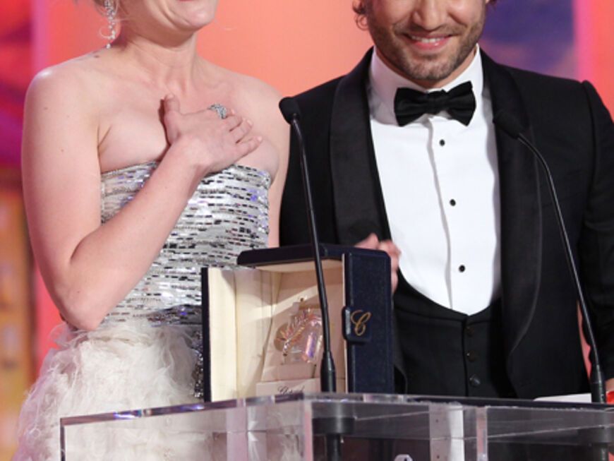 Aufregend: Kirsten bekam den Preis von dem venezualischen Schauspieler Edgar Ramirez überreicht und konnte ihr Glück kaum fassen