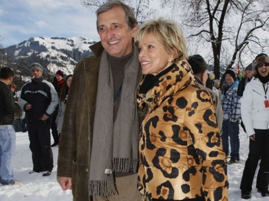 Schauspielerin Uschi Glas mit ihrem Ehemann Dieter Hermann im Skiurlaub