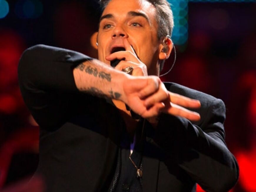 Robbie singt seinen neuen Song "Bodies". Danach stimmte er noch seine nächste Single "You Know Me" an