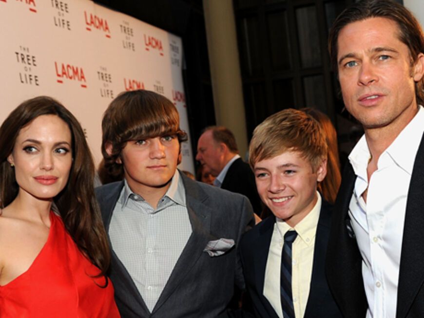 Brad und Angelina und die ganze Kinderschar: Gemeinsames Foto mit den Jung-Schauspielern Hunter McCracken, Laramie Eppler und Tye Sheridan
