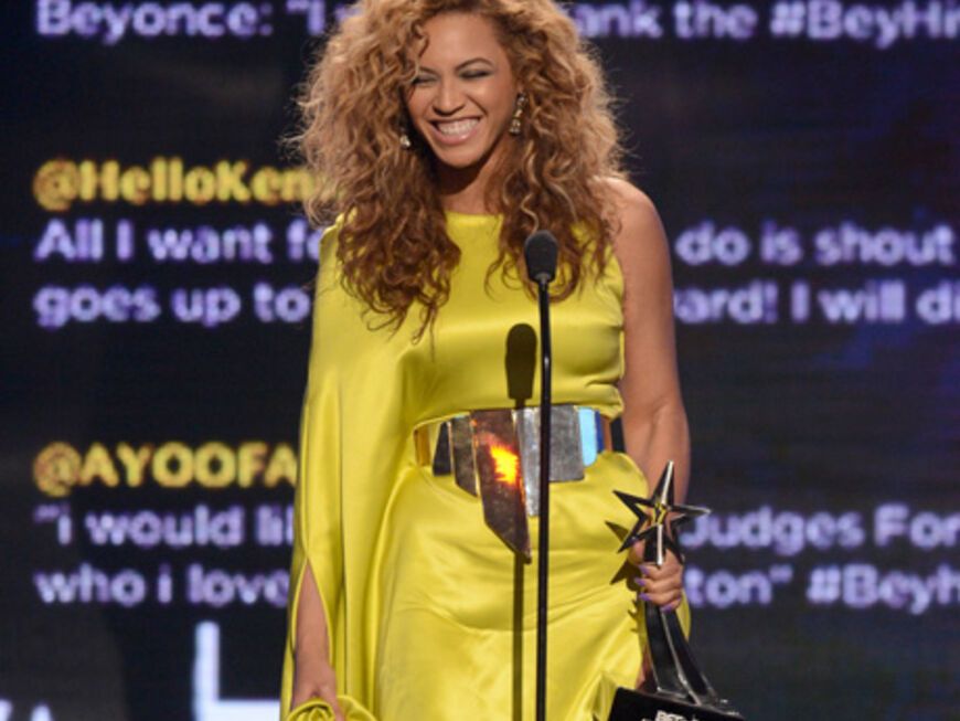 Wer strahlte mehr? Beyoncés Kleid (Stephane Rolland) oder die Sängerin selbst, die sich´  über den Preis "Best Female R&B Artist" freute